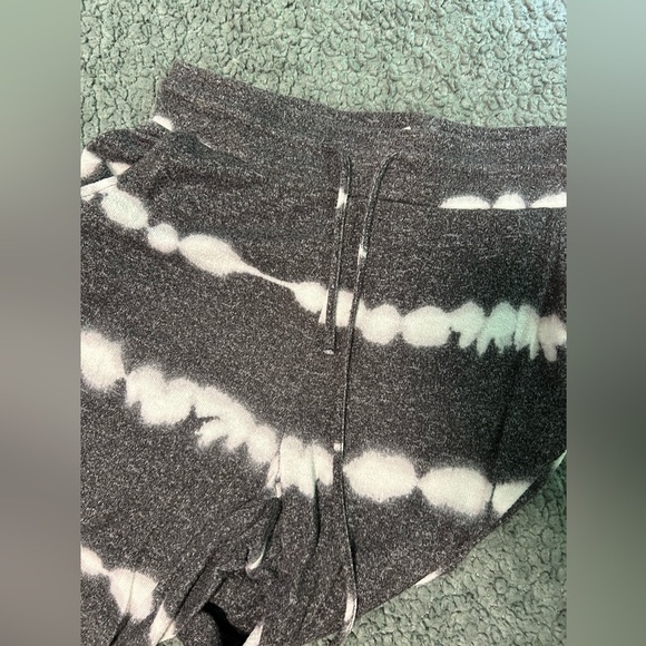 Lounge set black and grey striped! Worn once! - Picture 3 of 3